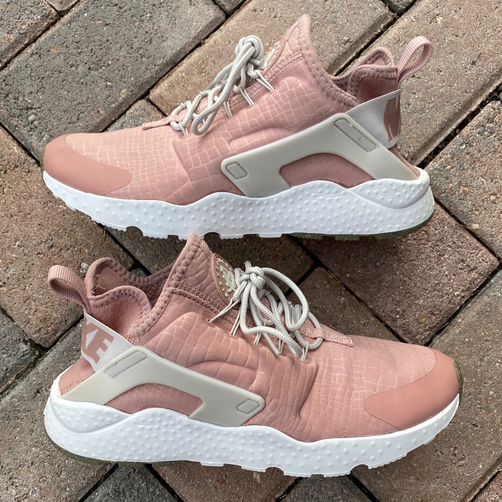 NIKE WOMEN’S AIR HUARACHE RUN ULTRA PARTICLE PINK